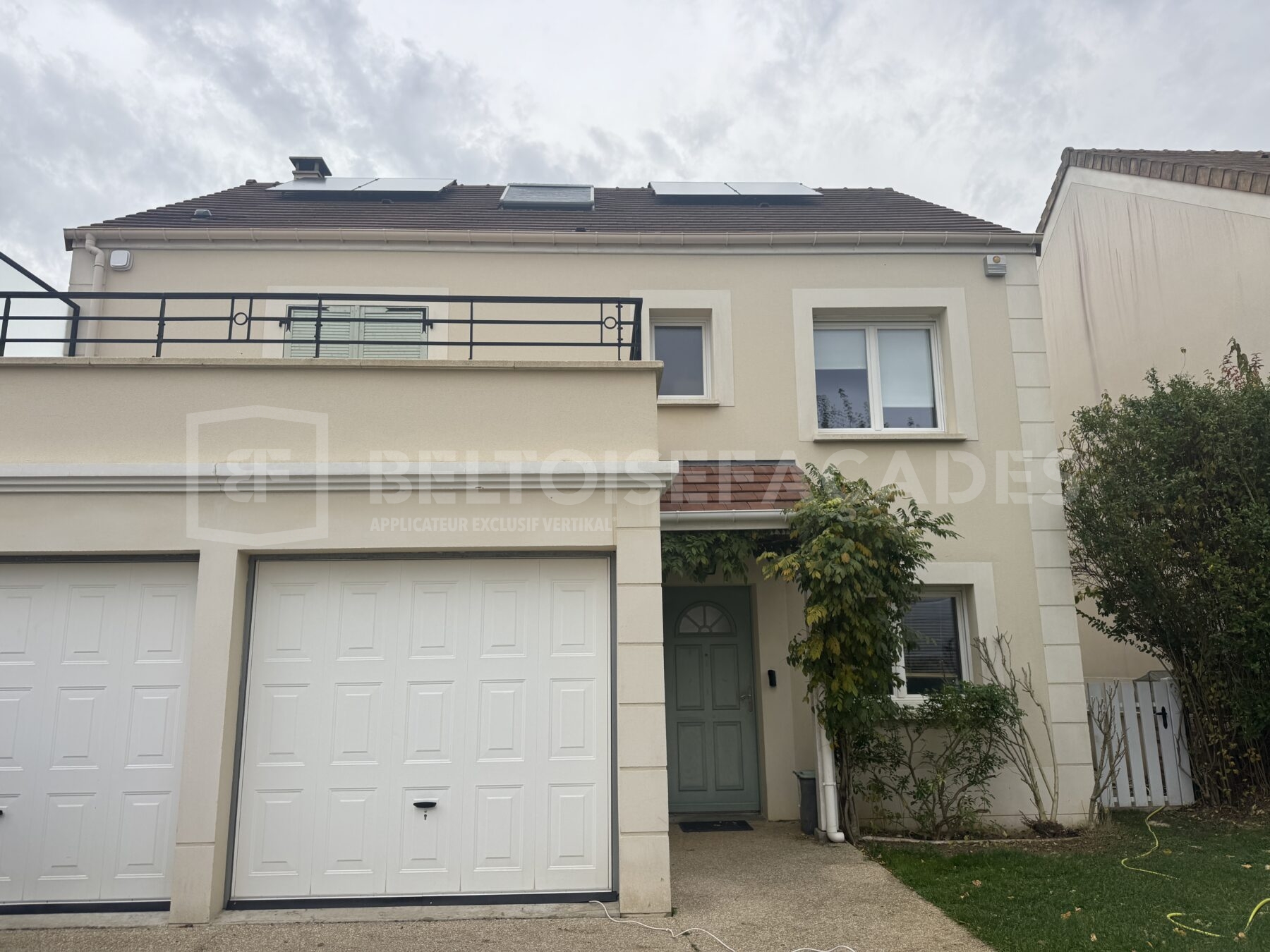 Façade avant intervention des façadiers - Beltoise Façades à Plaisir, état d’origine