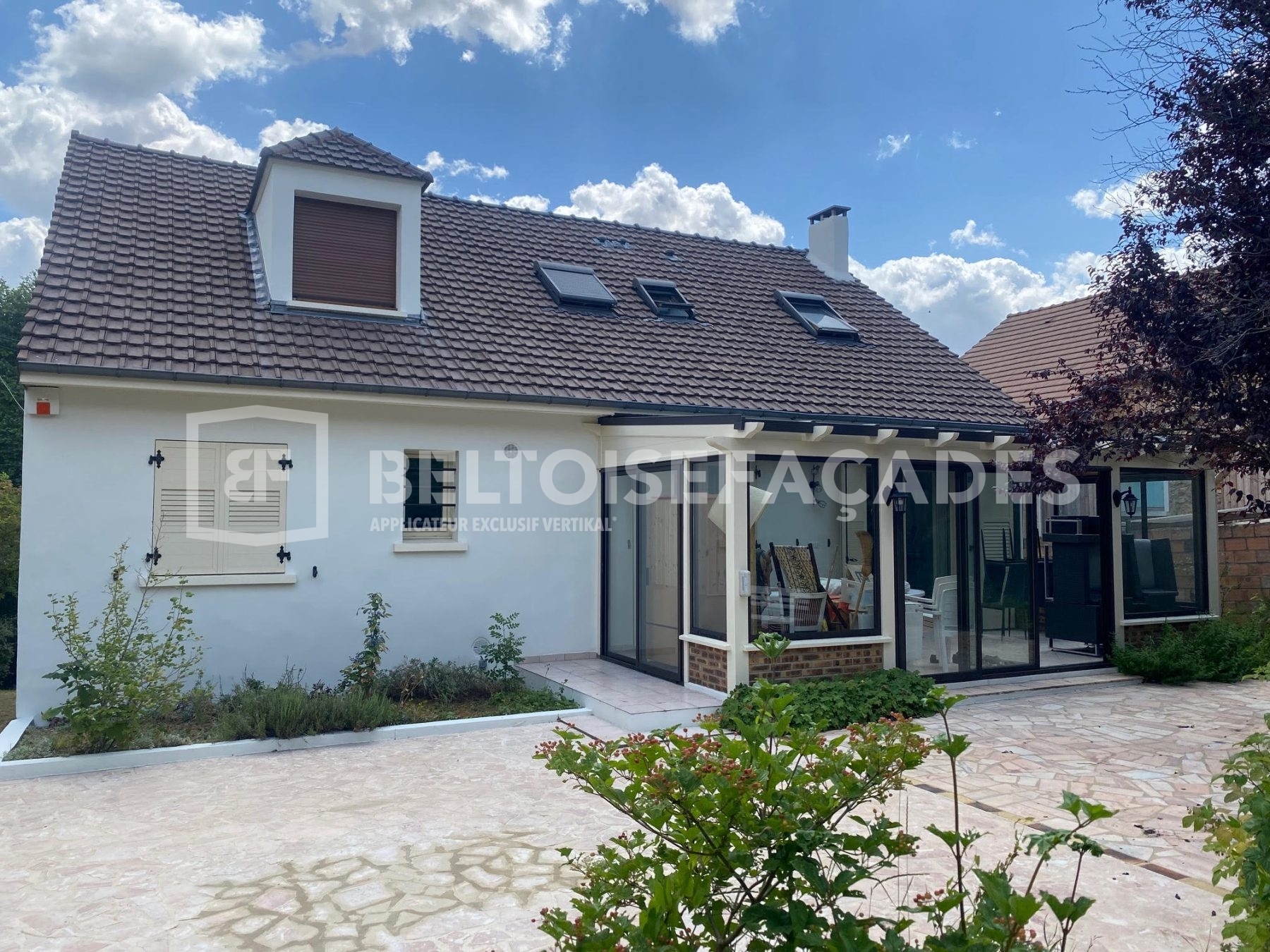 Façade après passage des façadiers à Saint-Nom-la- Bretèche, rénovation effectuée - Beltoise Façades