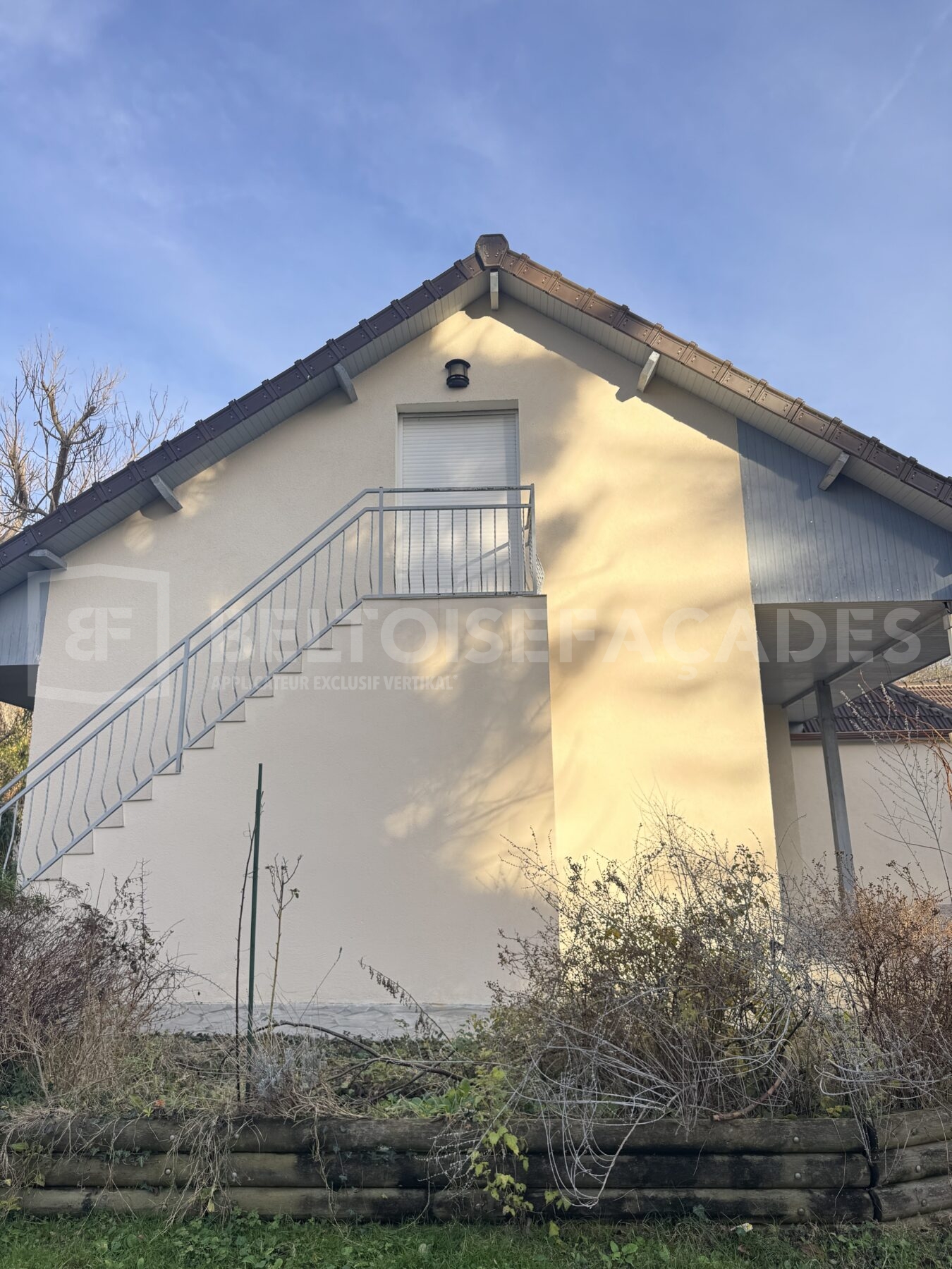 Maison après nettoyage des façades à Verneuil-sur-Seine - Ravalement effectué - Beltoise Façades