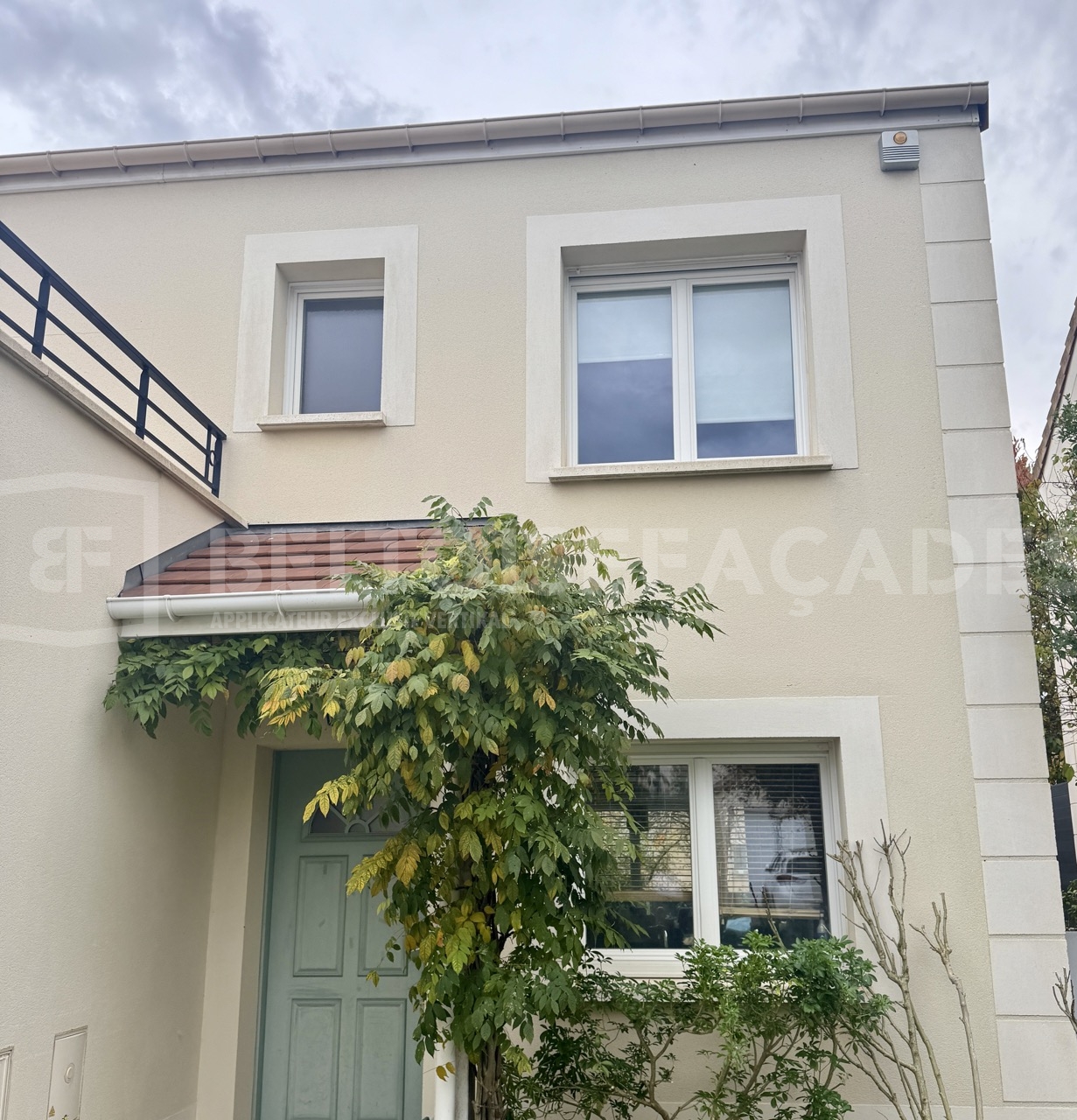 Façade avant mise en peinture à Plaisir, état d’origine - Beltoise Façades