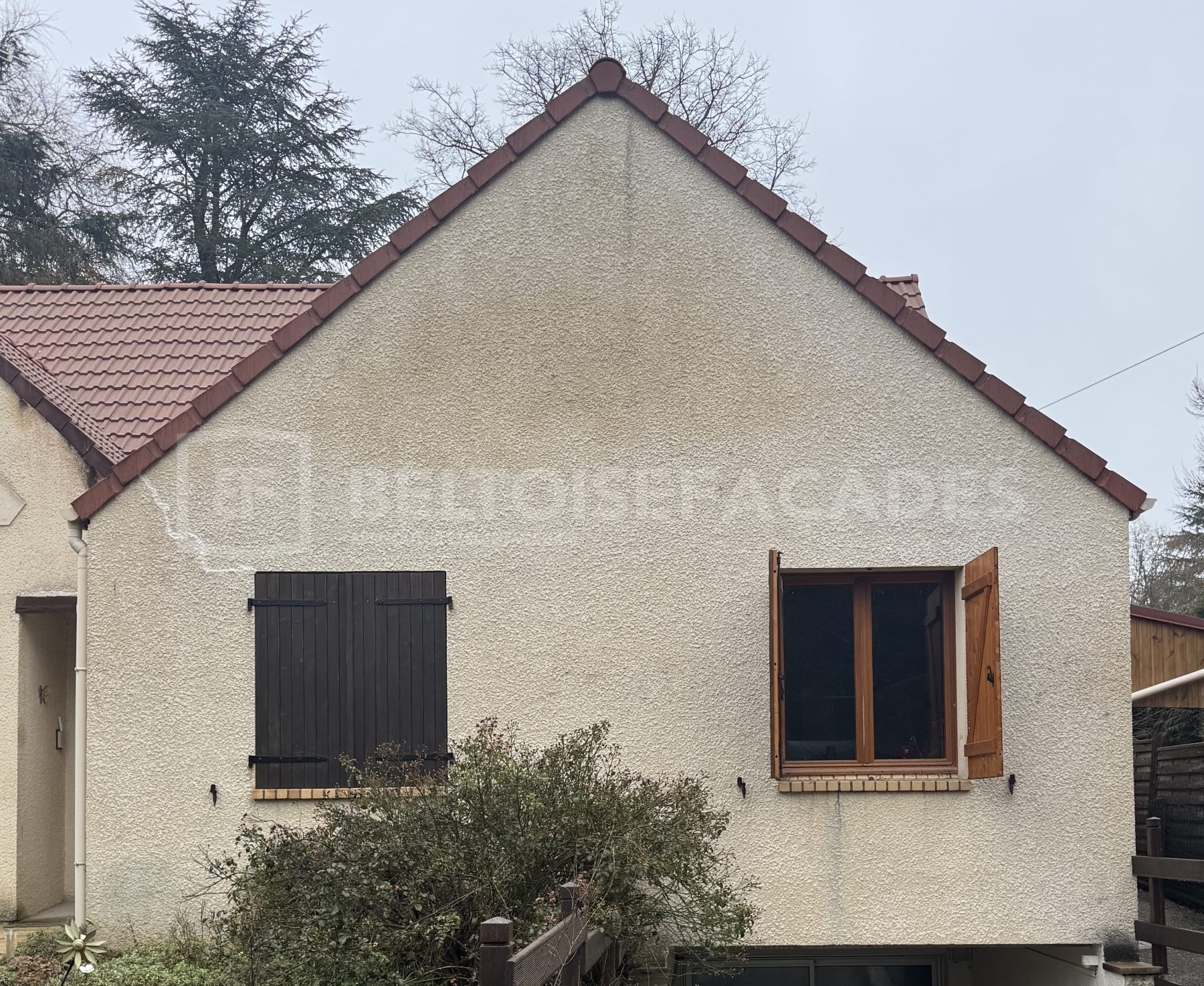 Façade avant mise en peinture à Coignières, état d’origine - Beltoise Façades