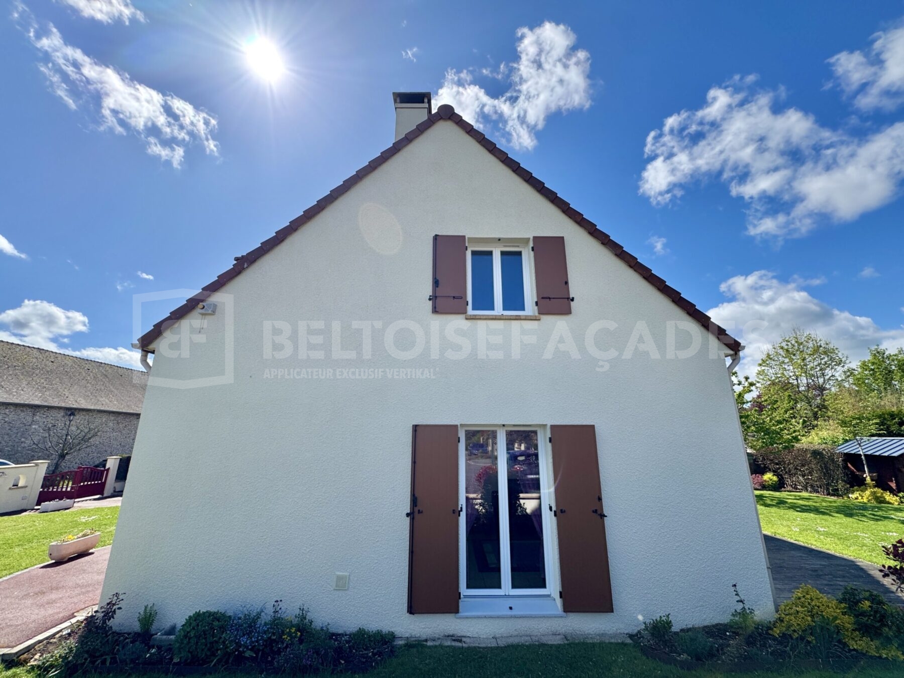 Maison après traitement contre les remontées d'humidité des façades à Coignières- Ravalement effectué - Beltoise Façades