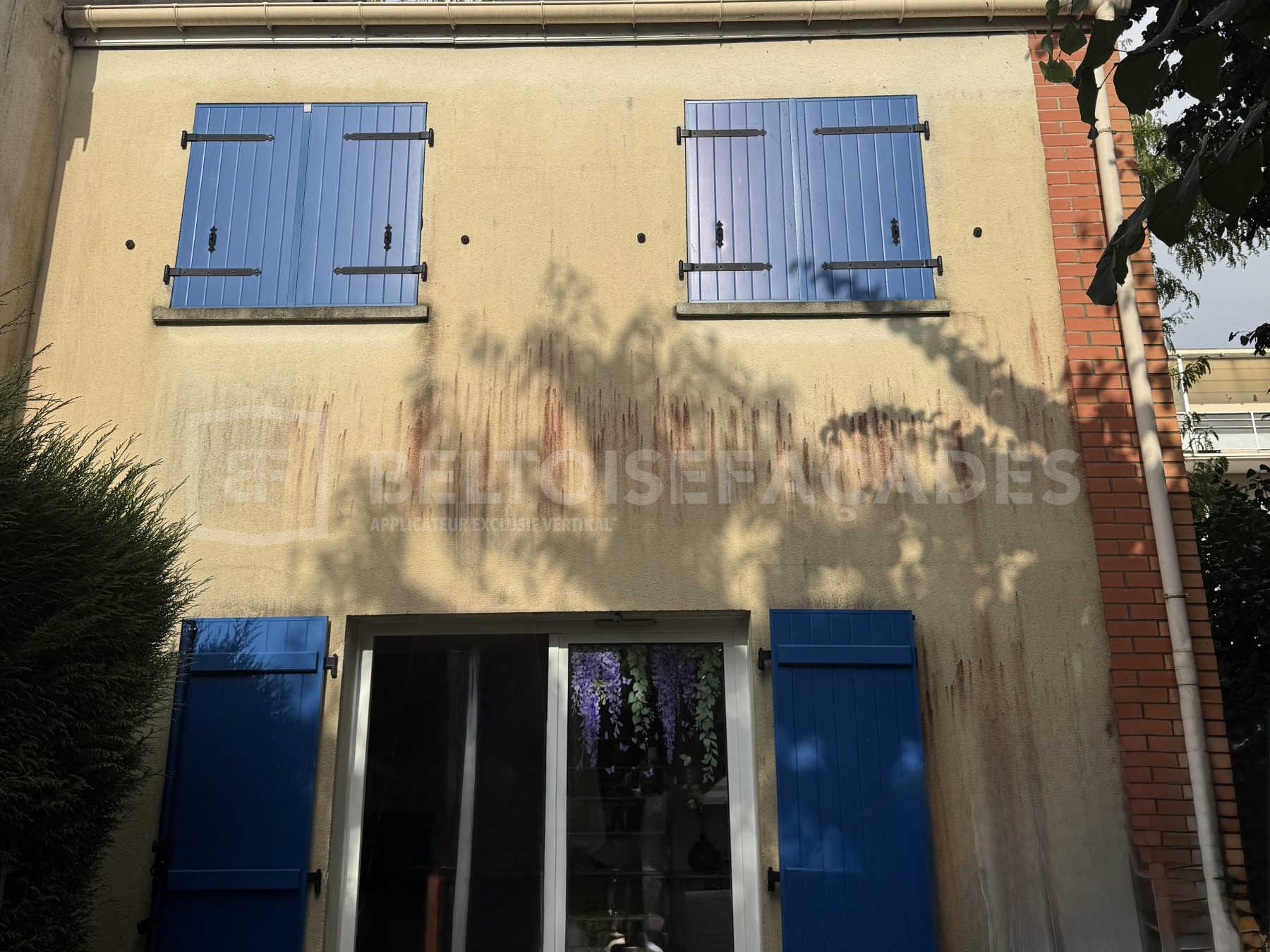 Maison avant l'opération de nettoyage de façade à Plaisir, état d’origine - Beltoise Façades
