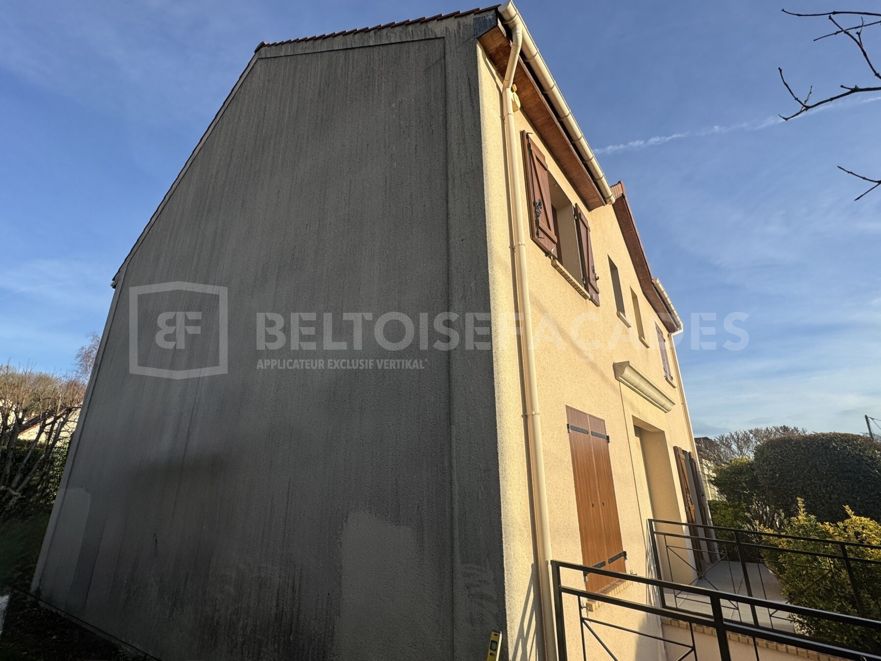 Maison avant l'opération de nettoyage de façade à Orgeval, état d’origine - Beltoise Façades