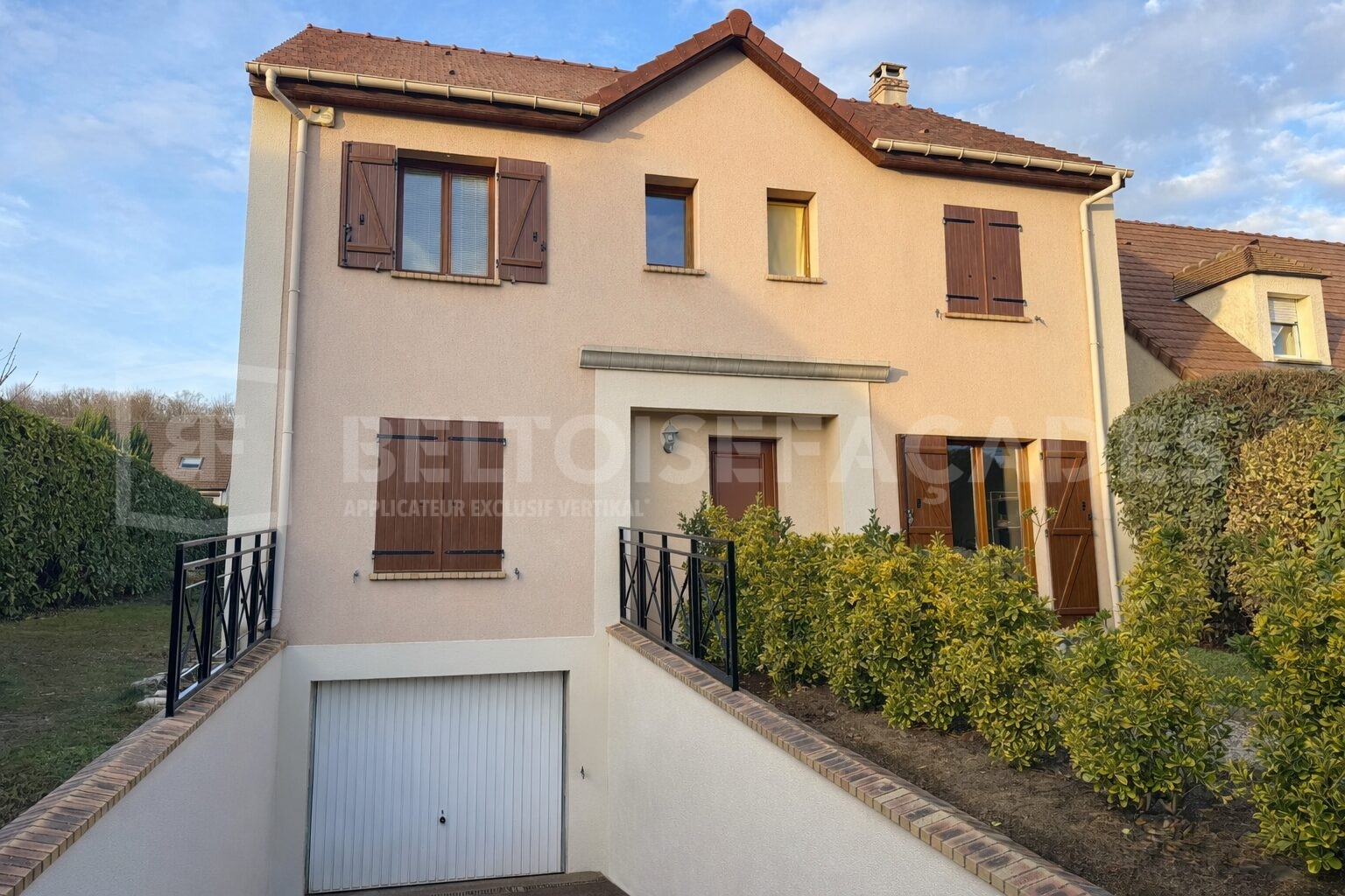 Façade après Réparation des fissures à Montfort l'Amaury, rénovation effectuée - Beltoise Façades