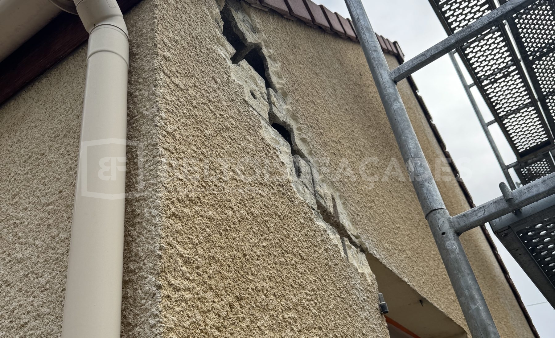 Réparation des fissures à Saint-Nom-la- Bretèche, état d’origine - Beltoise Façades