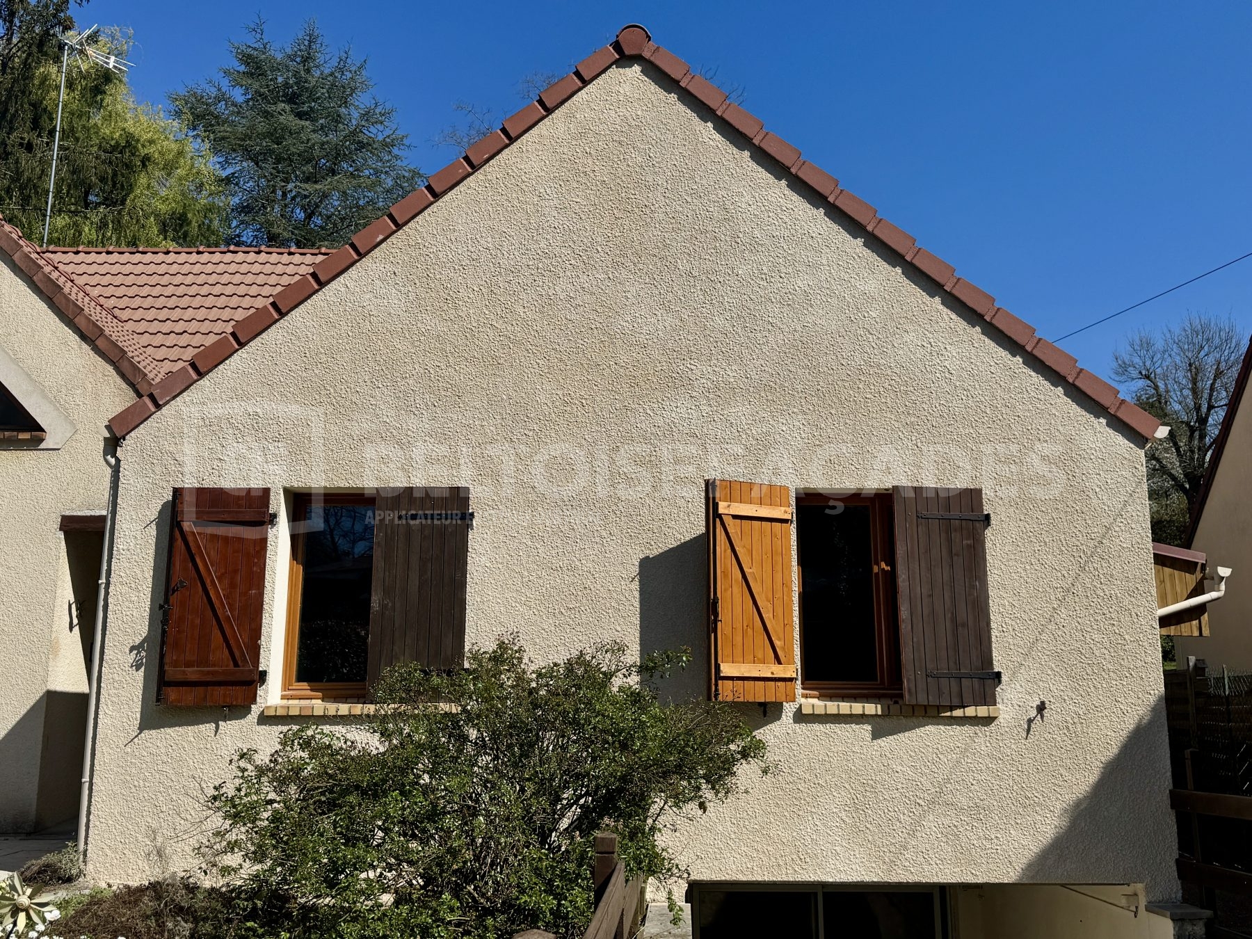 Façade après Réparation des fissures à Saint-Nom-la- Bretèche, rénovation effectuée - Beltoise Façades